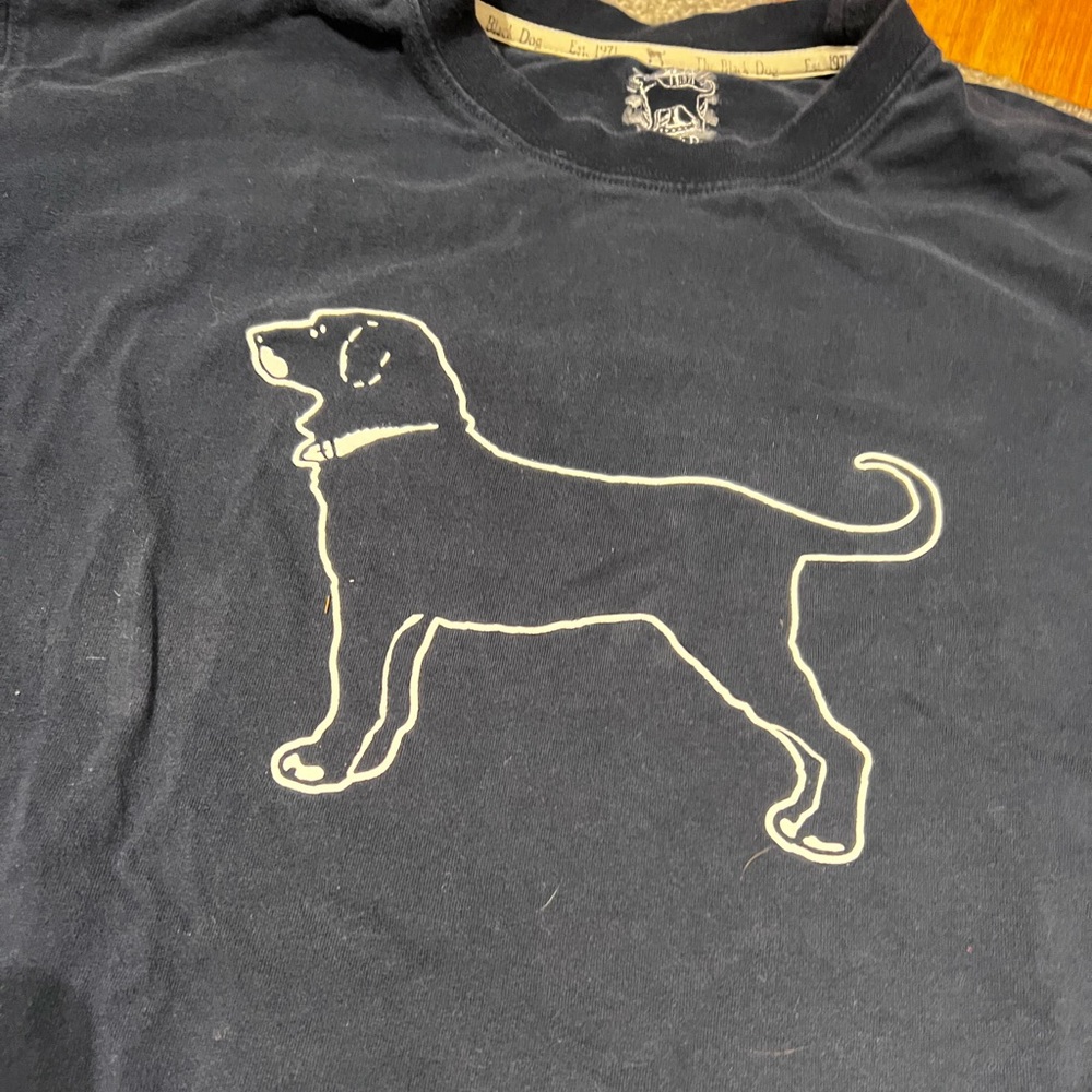 Martha’s Vineyard - The Black Dog Navy Tee - Picture 2 of 5